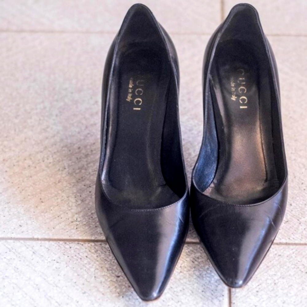 Gucci Black leather POINTY HEELS SIZE 6 Authentic